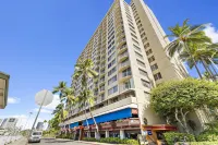 Fantastic Ocean View Unit- close distance to the beach, lagoon, mall, and more