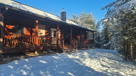 Lakefront cottage, construction 2023, with 300 ft private beach on Lake Huron