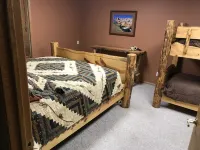 Reunion Paradise! 6000 sq ft. 20 acres, Hot tub Amazing Views, Close to Deadwood