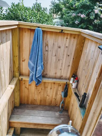 Cozy Cottage - quaint and comfy - 5 blocks to the beach, 1 block to Mason Ave.