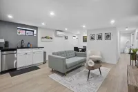 New Chic Modern-Boho Apartment in Center City !