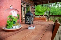 Well-appointed cabin with expansive mountain views, nature and tranquility.