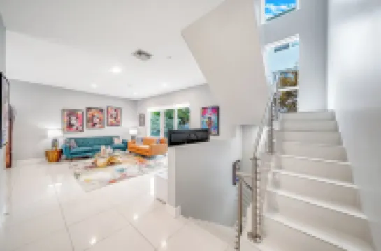 Pool+Hot Tub+Sauna+Gym! 1 Minute Walk To Beach!