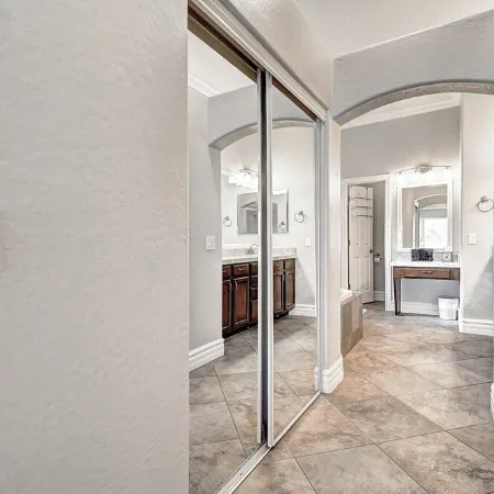 Spacious 4-bedroom house in marvelous Gilbert!