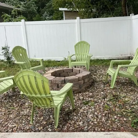 Lg Private Pool w Huge Patio, Hot Tub, Firepit, 2 Min to Downtown, Beach & More.