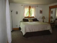 Northwoods Get Away!  Enjoy the privacy of this property & large game room! Hotels in Edgewater