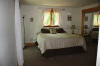 Northwoods Get Away!  Enjoy the privacy of this property & large game room!