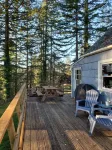 Quiet, Pet-Friendly Home with a View of the Yaquina Bay Minutes to the Coast!