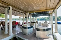 #1 Lkg Family Retreat- Heated Pool, Golf Range, Firepit & Bocce, New 200HP Boat!