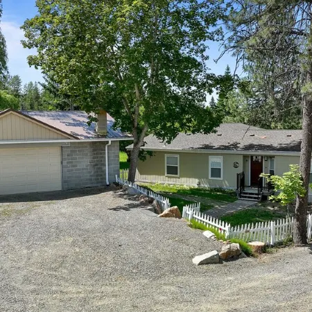 Private Cove River Home with water toys, 200 foot sandy beach and boat dock.