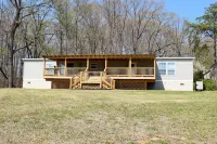 The Lake House     Lake front/Private Dock/ Sleeps 12