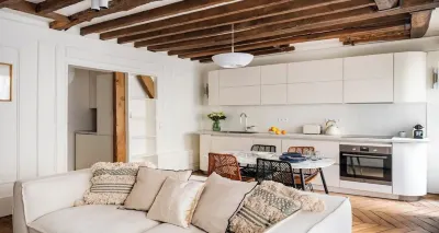 CHIC ISLAND HAVEN: SEINE-SIDE SERENITY,  A PARISIAN RETREAT ON ÎLE SAINT-LOUIS Hotels in Ile Saint-Louis