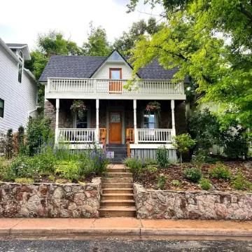 Boulder Artist Home  Mountain Views  Garden  Pet-Friendly