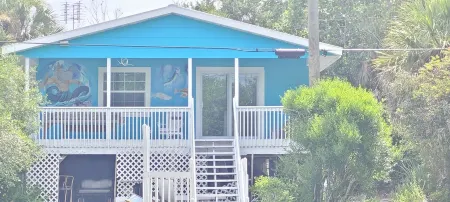 Little Gasparilla Island a 2-bedroom cottage wth WiFi and AC on a private island