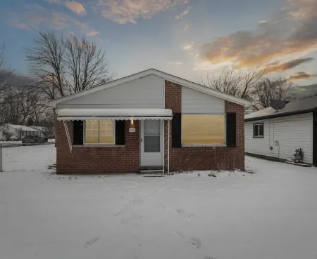 5 minutes from DTW! Отели рядом с достопримечательностью «Zap Zone»