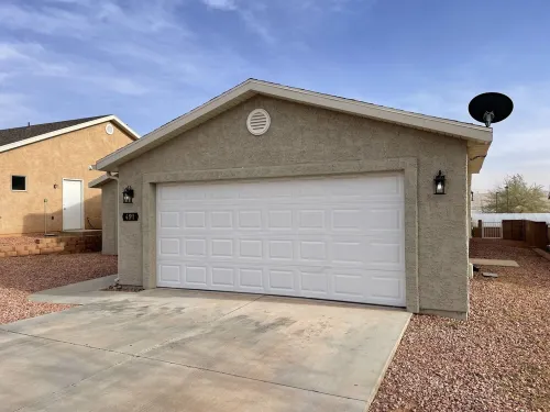 Lake Powell Modern Remodeled VRBO - 3BR, 2BA minutes to Lake and Restaurants!
