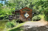 Romantic Cabin overloking pond