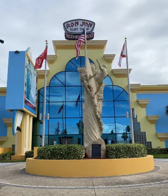 DIRECT OCEANFRONT & PRIVATE BEACH ACCESS on Satellite Beach, FL