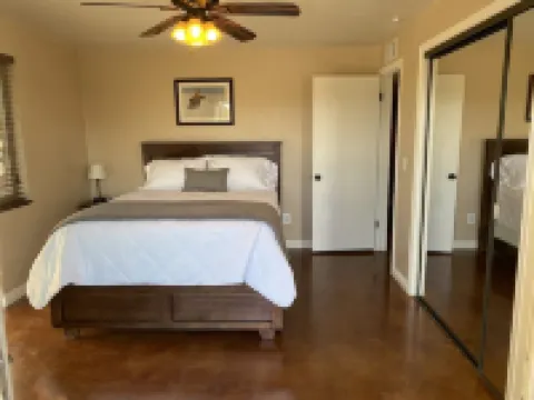 Quiet 3 acre Ranch Home with incredible mountain views!! 丹戈豪園酒店