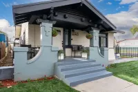 Modern 2-bedroom house in Tower district Fresno with WiFi, AC Hotel in zona Warmerdam Field