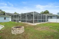 Waterfront Pool & Dock, Minutes to Springs & Gulf