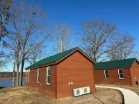 Cozy 101 Cabin 1 bdrm on Smith Lake Located beside Smith Lake Park Boat Ramp