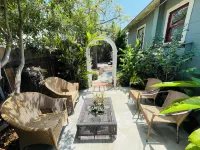 Victorian Bungalow: 2 bd + parking + private garden