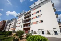 Apparthotel Privilodges Lyon Lumière Отели в г. Мезон де ла данс