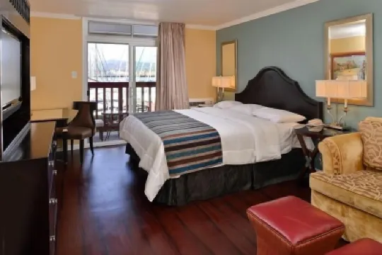 Marina Village Inn Hotels near USS Hornet - Sea, Air and Space Museum