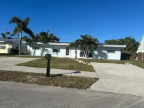 Family Home with Heated Pool in a Quiet Area