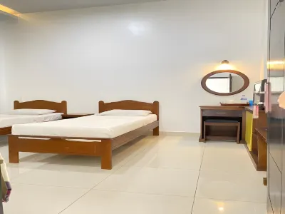 Hotel Marina Hotel dekat Vie Cafe & Ferboden Distro