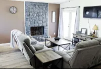 Charming 2-bedroom condo in pleasant Norman with WiFi, AC