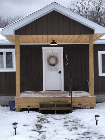 Charming 2-bedroom home in quaint Newfield with WiFi