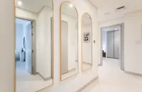 Elite LUX Holiday Homes - Dubai Creek Oasis: 2BR Luxe w/ Burj View