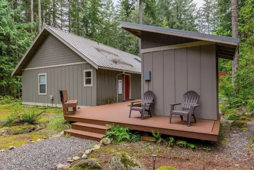 Cozy 2 Bed/2 Bath with sauna, perfect for small families