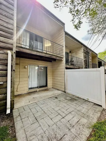 Modern Townhome w/ Balcony • Walk to FUSE Stadium Отели рядом с достопримечательностью «Парк штата Кроудерс Маунтин»