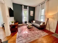 Cozy Bungalow - Close to Campus + Nespresso Coffee Maker! Hotels in Champaign City Township