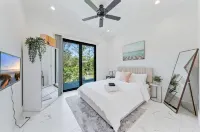 5bdr/5.5ba Modern Oasis with outdoor Gym, Cold Plunge, Heated Pool & Jacuzzi