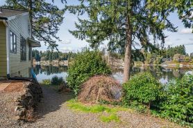 Cozy, comfortable, peaceful, unique lakeside house w beautiful views/Olympia