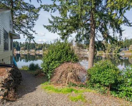 Cozy, comfortable, peaceful, unique lakeside house w beautiful views/Olympia Hoteles en Lacey