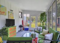 Cozy Suite w/ Private Pool minutes from Navarre Beach!