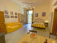 ~Casa Trevisone~ Modern flat in the heart of Salerno with balcony