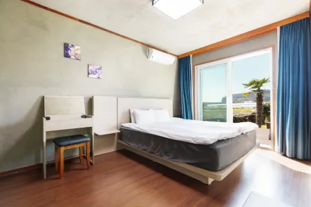 Seogwipo Full Stay Center and my Pension Отели рядом с достопримечательностью «Pororo & Tayo Theme Park Jeju»