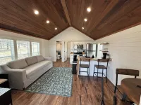 Cozy 102 Cabin 1 bdrm on Smith Lake Located beside Smith Lake Park Boat Ramp