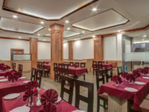 Hotel the Royal Krishna โรงแรมในกัตรัช