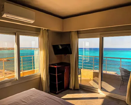 Luxury Apartment 3BR & Full Sea View Hotels in Qism Moursy Matrouh