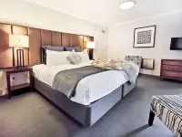 Modern Spacious Town Center Unit with Lake View Hotel di Closeburn