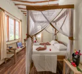 Hakuna Majiwe Beach Lodge