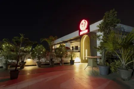 Hotel Prism - A Boutique Hotel Отели в г. Джорхат