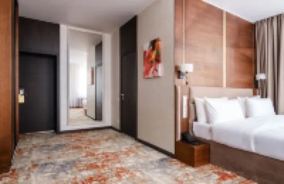 Grand Mildom Hotel โรงแรมใกล้พิพิธภัณฑ์สถานแห่งชาติกลางสาธารณรัฐสาธารณรัฐฮัชสถาน